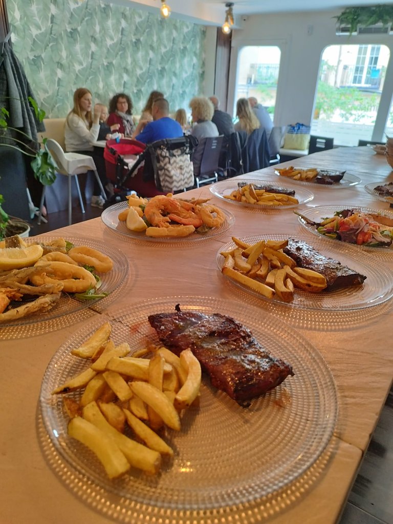Mesa de platos variados